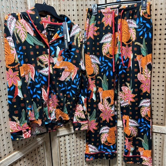 New with tags Room Service tiger floral Womens’ Shawl Collar PJ Set, nwt - Picture 4 of 10